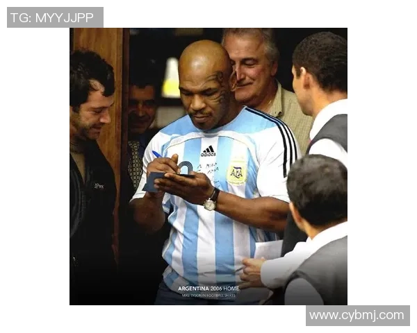 泰森与足球明星同框合影展现体育巨星的友谊与激情